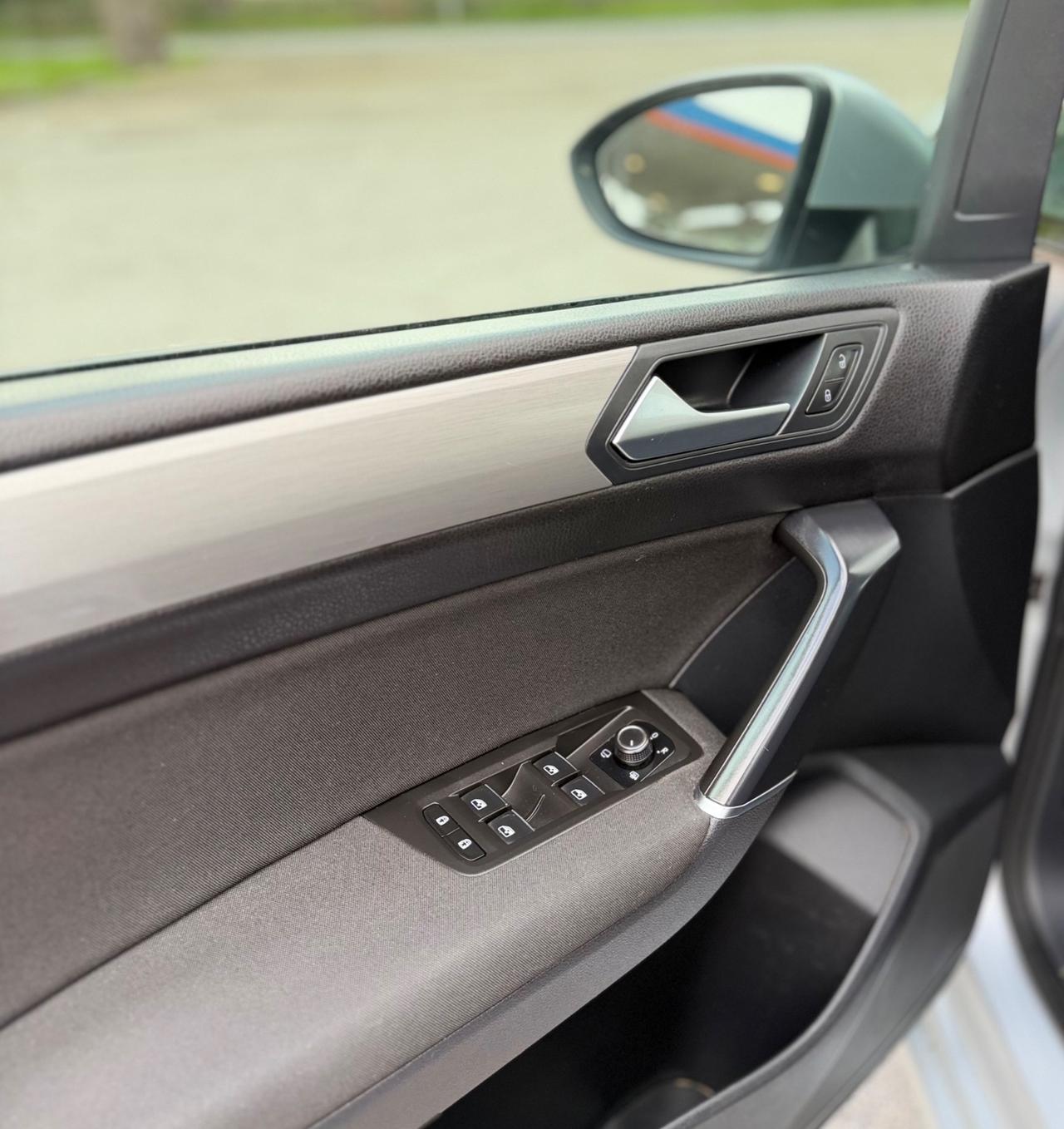 Volkswagen Touran 2.0 TDI 150 CV SCR DSG Business BlueMotion Technology