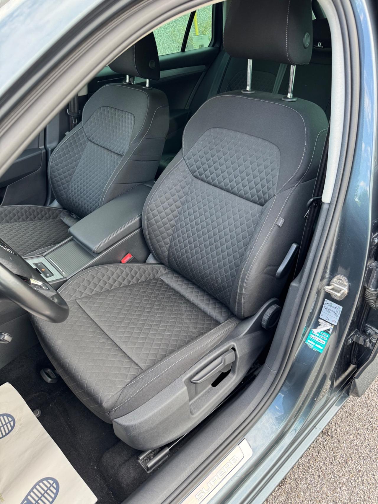 Skoda Superb 2.0 TDI 150 CV SCR DSG Wagon Executive