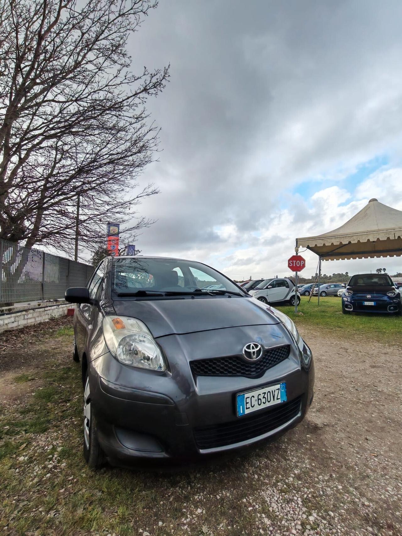 Toyota Yaris 1.0 5 porte