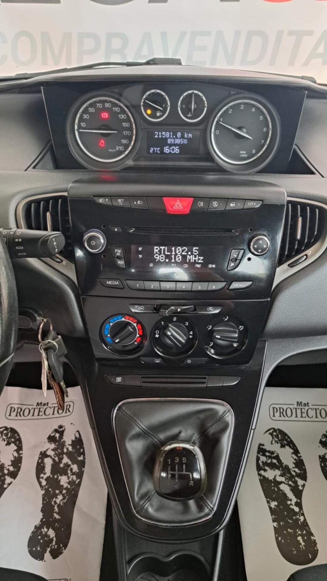 Lancia Ypsilon 1.2 69 CV 5 porte S&S Silver