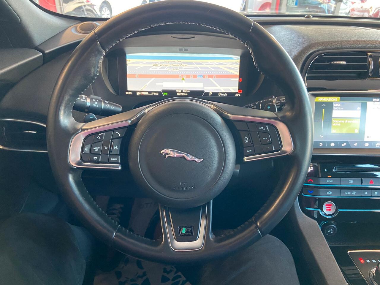 Jaguar F-Pace 2.0 D 180 CV R-Sport