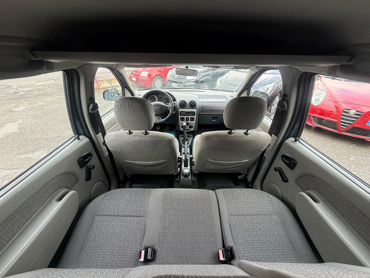 Dacia Logan MCV 1.6 16V 5 posti Lauréate