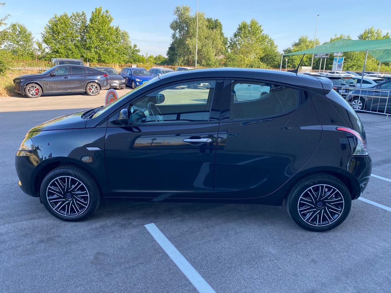 Lancia Ypsilon 1.0 69 Cv 5 porte S&S Hybrid Gold Plus