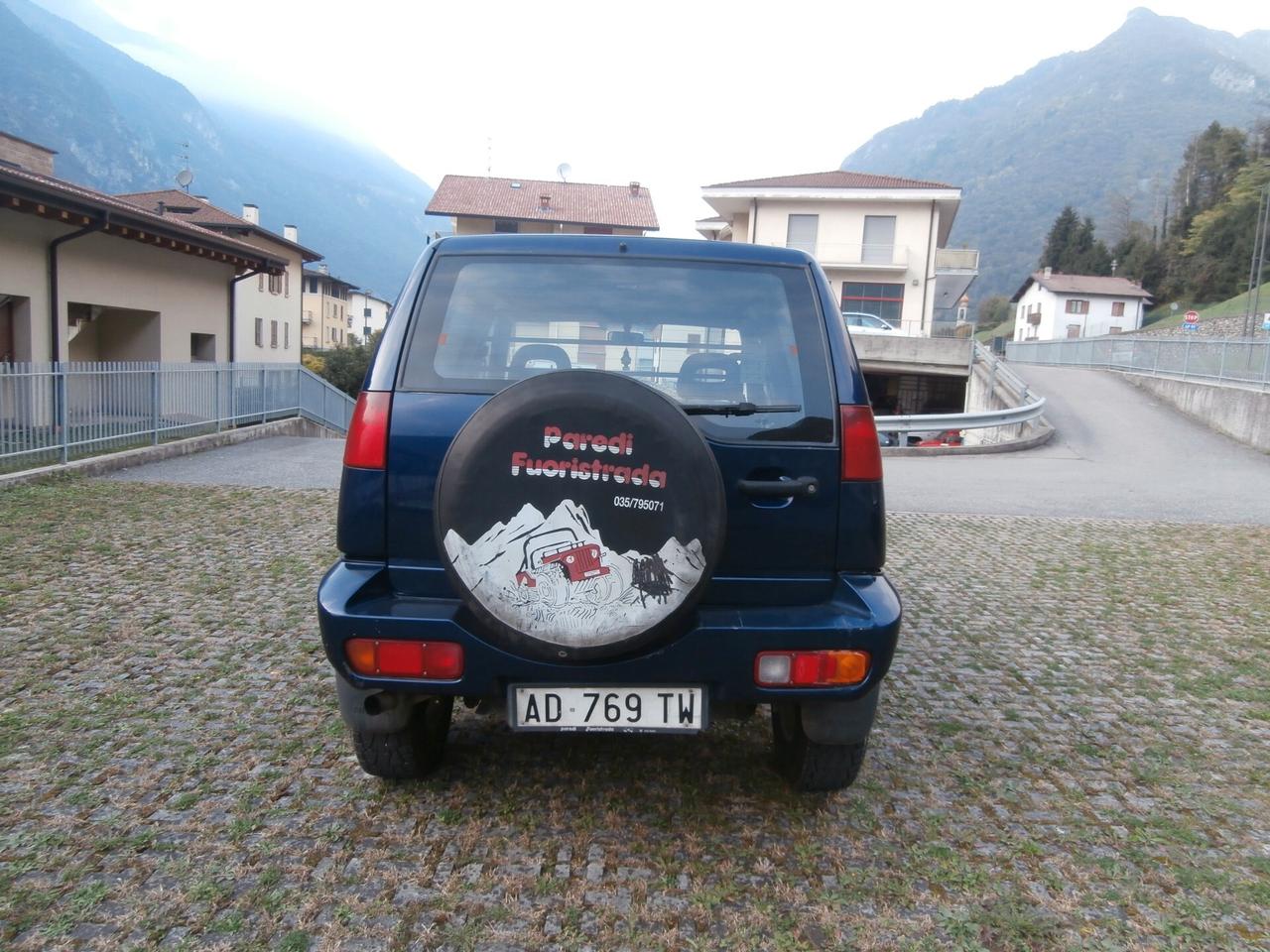 Nissan Terrano II 2.7 Autocarro 3 porte Leggi testo