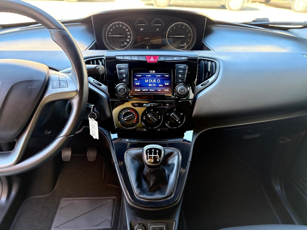 Lancia Ypsilon 1.2 69 CV 5P Gold UCONNECT Blue&Me