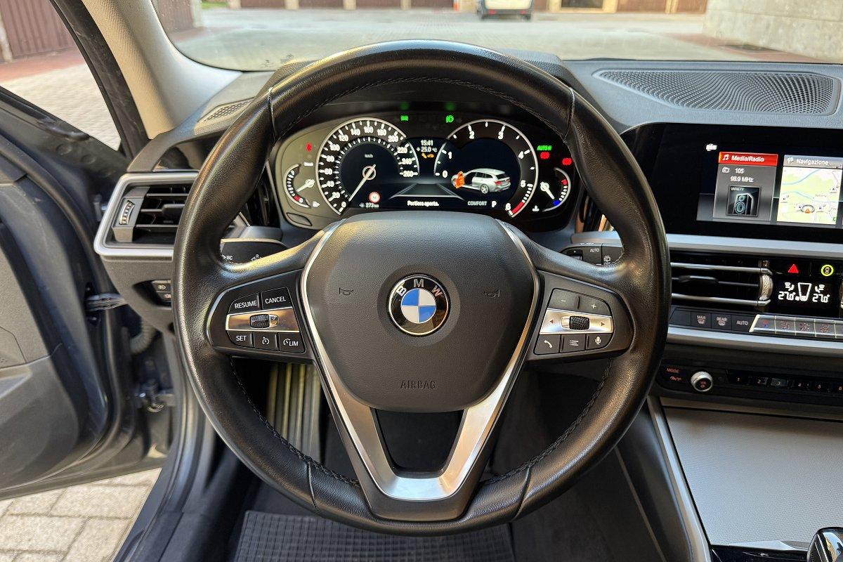 BMW 320d 48V Touring Business Advantage