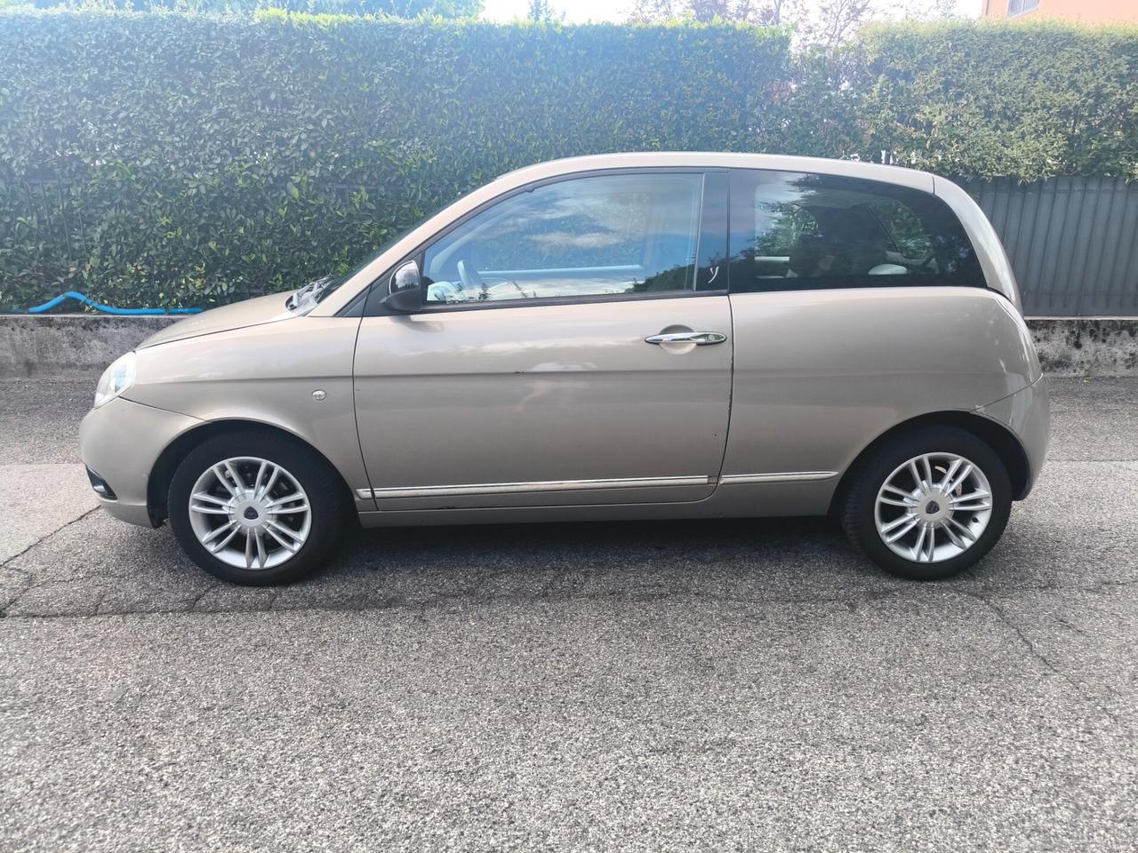 LANCIA YPSILON 1,2 BENZ- KM 110000-OK NEOPATENTATI