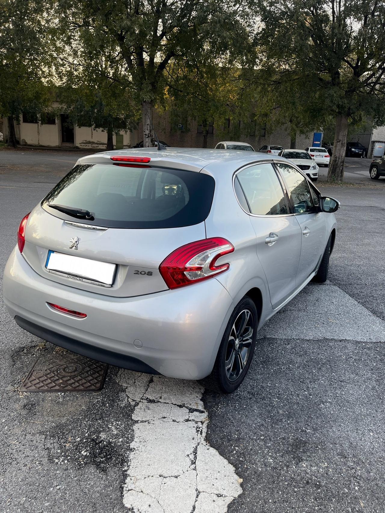 Peugeot 208 1.4 HDi 68 CV 5 porte Allure per Neopatentati 204