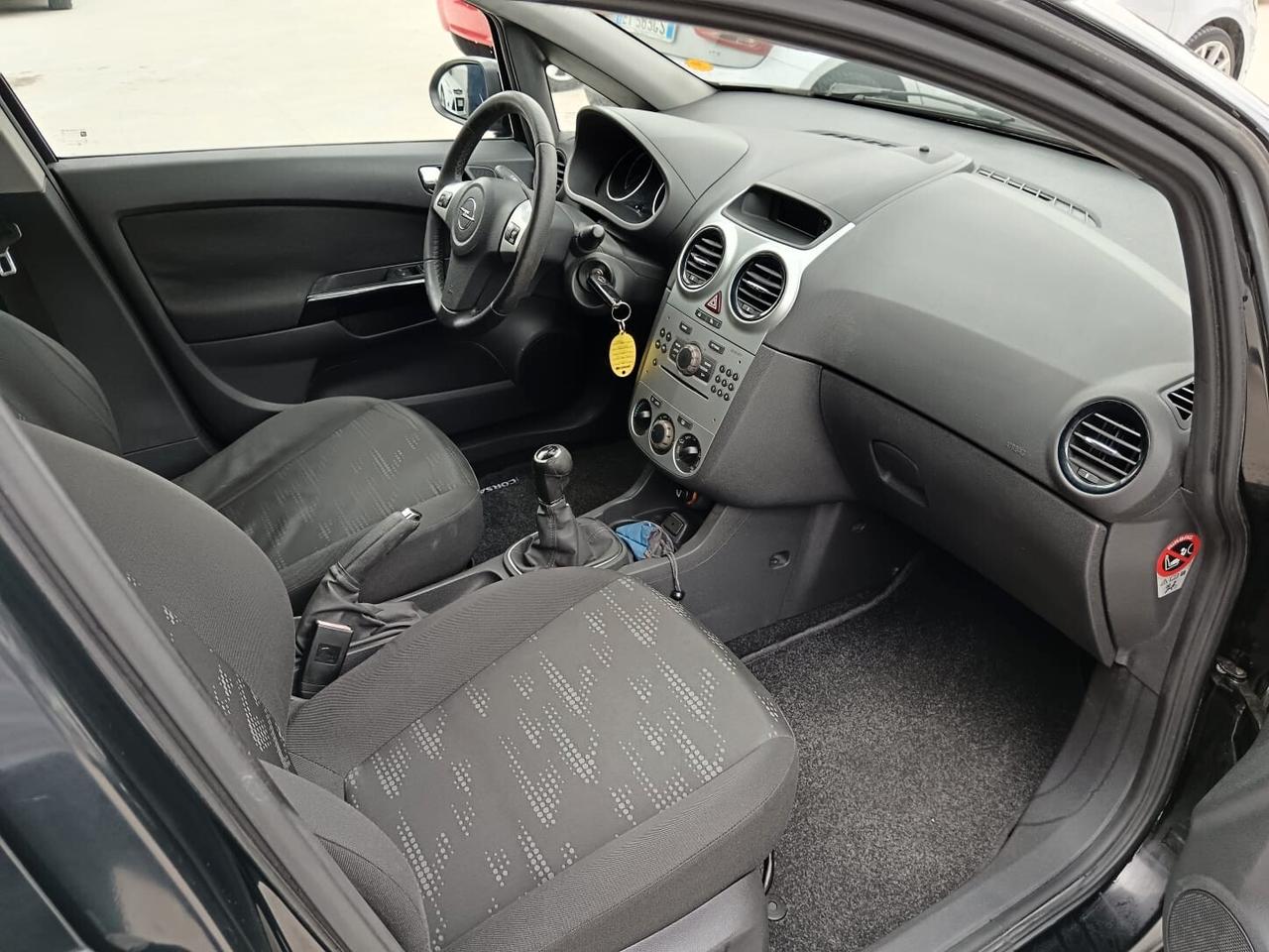 Corsa 5 porte GPL "UNIPROPRIETARIO"
