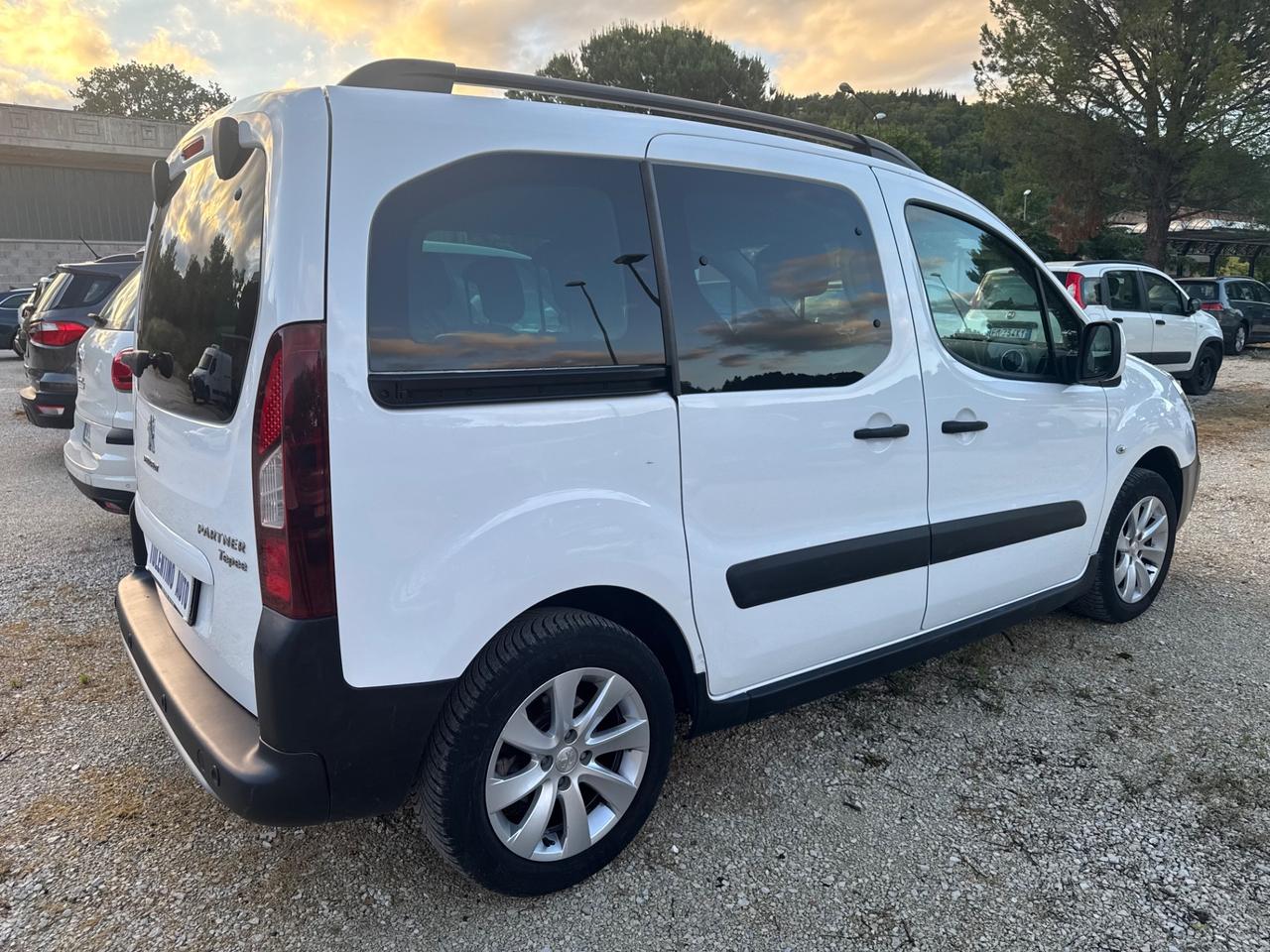 Peugeot Partner Tepee 1.6 BlueHDi 100 Outdoor