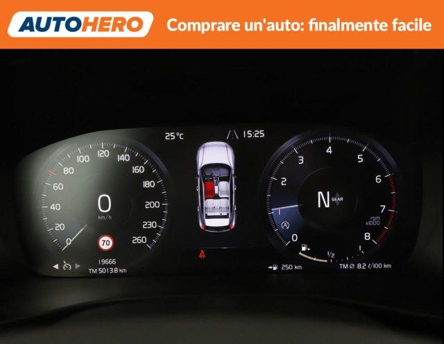 VOLVO XC40 T3 Momentum Pro