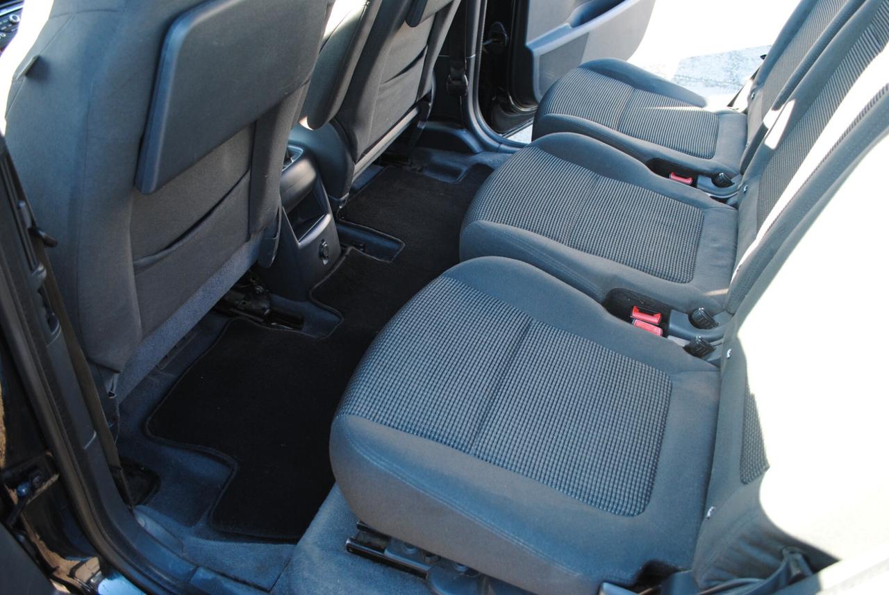 PEUGEOT 5008 1.6 HDI 111 CV OK NEOPATENTATI