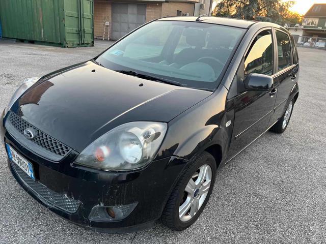 FORD Fiesta 1.4 TDCi 5p. Ghia senza nessun lavoro da fare