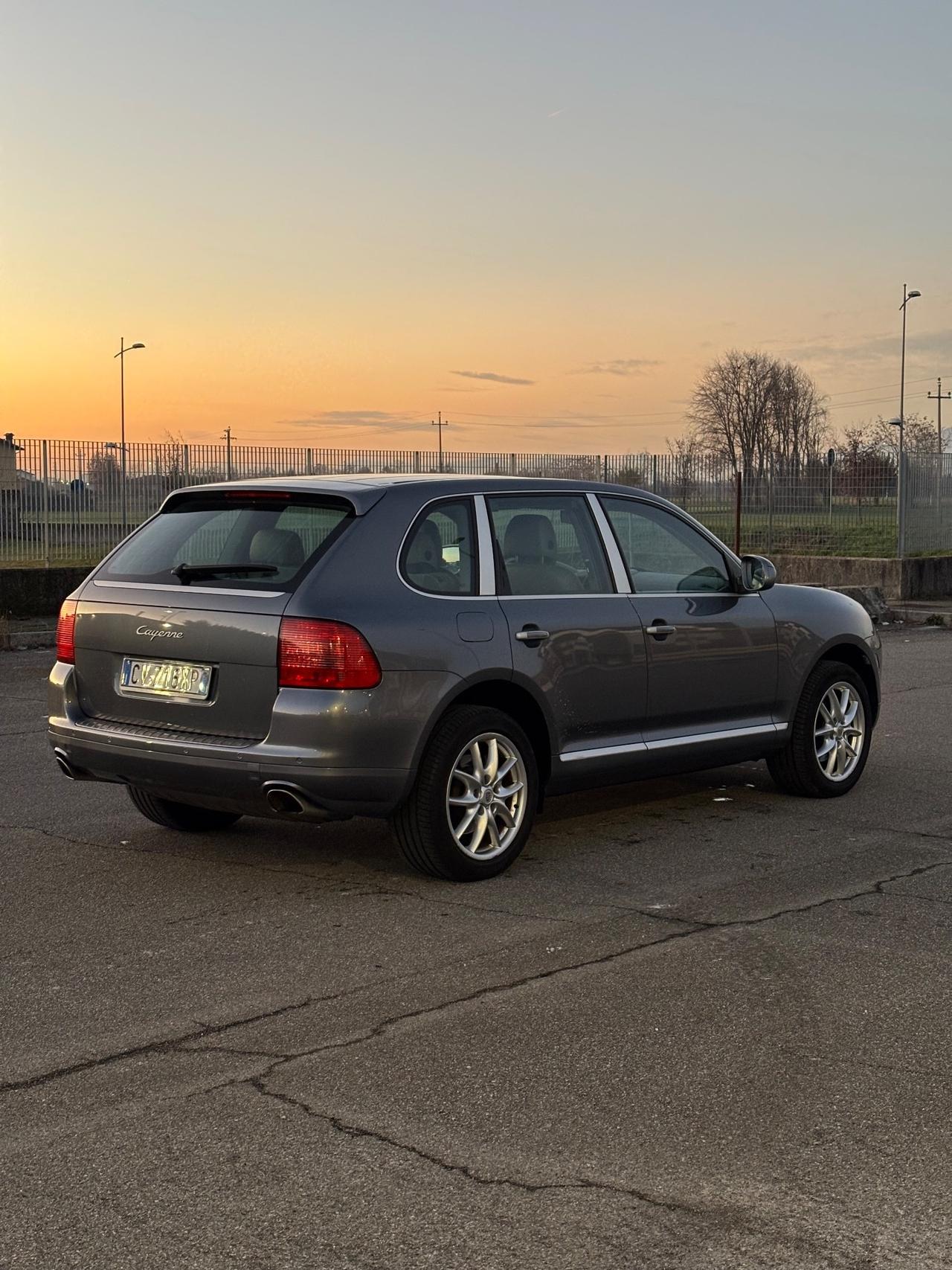 Porsche Cayenne 3.2 V6 SOLO 100 MILA KM