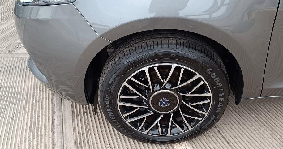 Lancia Ypsilon 1.0 FireFly 5 porte S&S Hybrid Platino