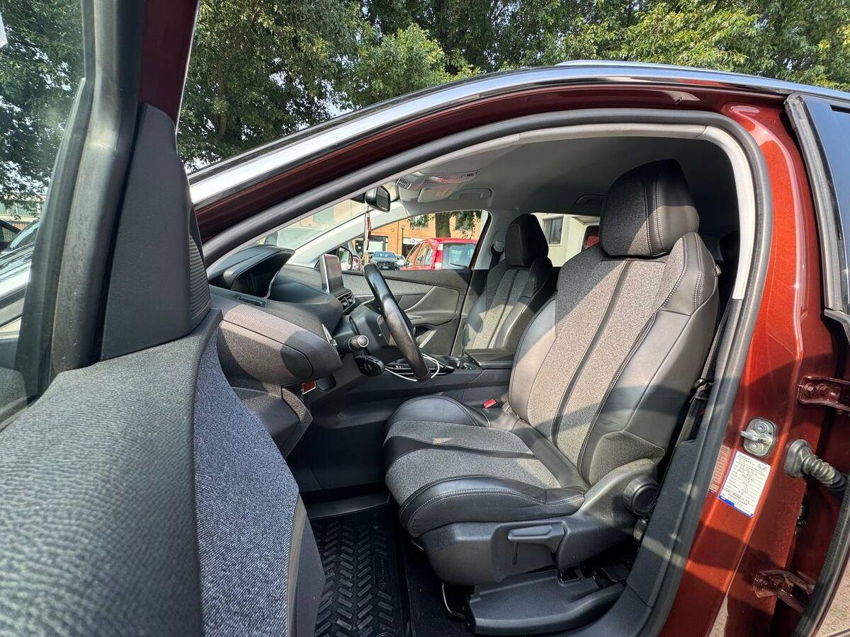 Peugeot 3008 1.2 pt t Active s&s 130cv