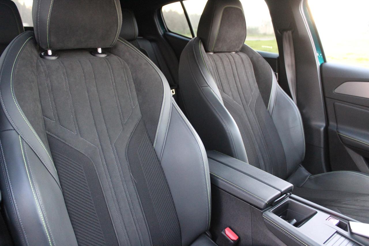 Peugeot 408 1.2 Hybrid 136 e-DCS6 GT