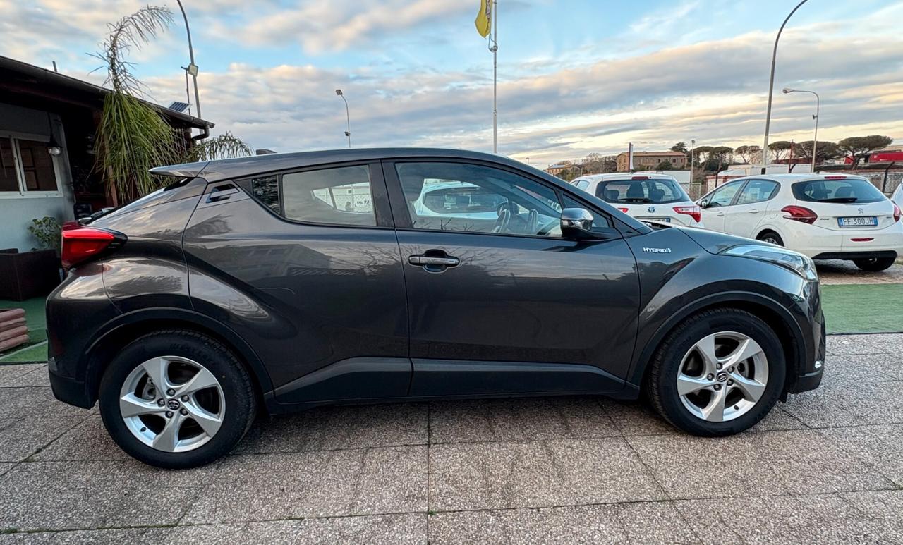 Toyota C-HR 1.8 Hybrid E-CVT Active