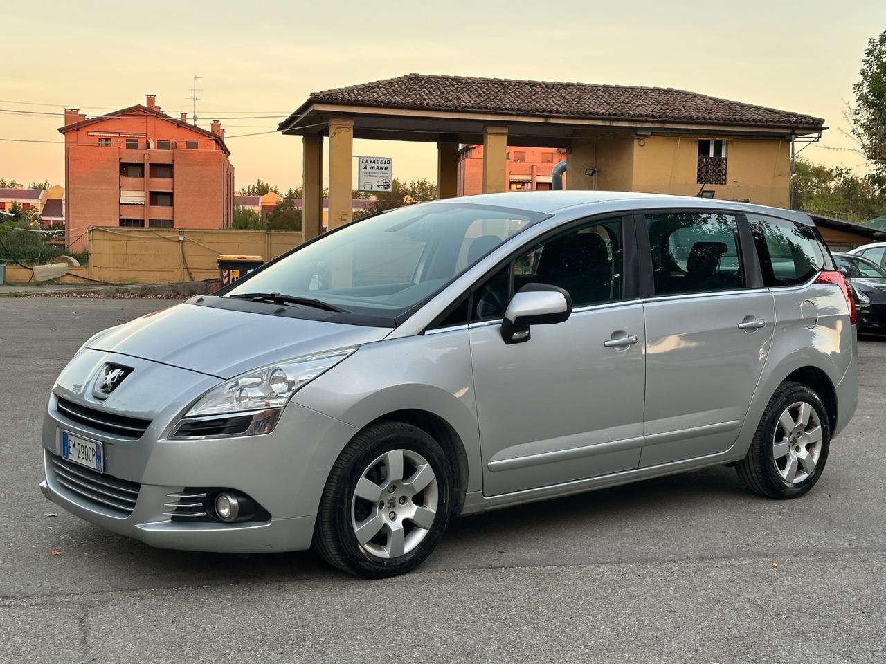 Peugeot 5008 1.6 HDi 112CV Business 5 posti