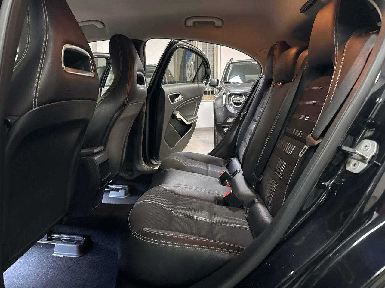 Mercedes A 180d Automatic Total Black 2018