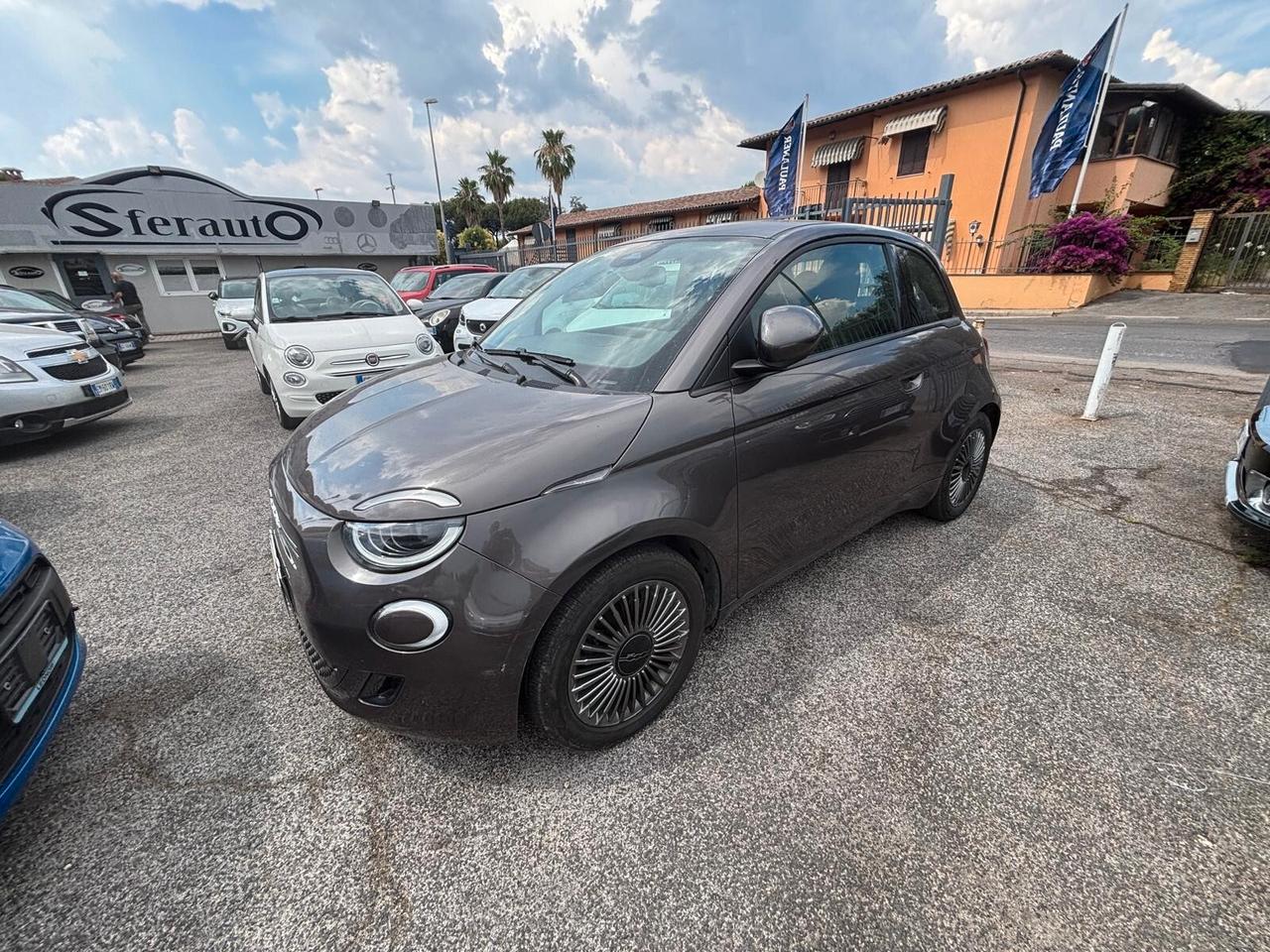 Fiat 500 500e Berlina 42 kWh La Prima