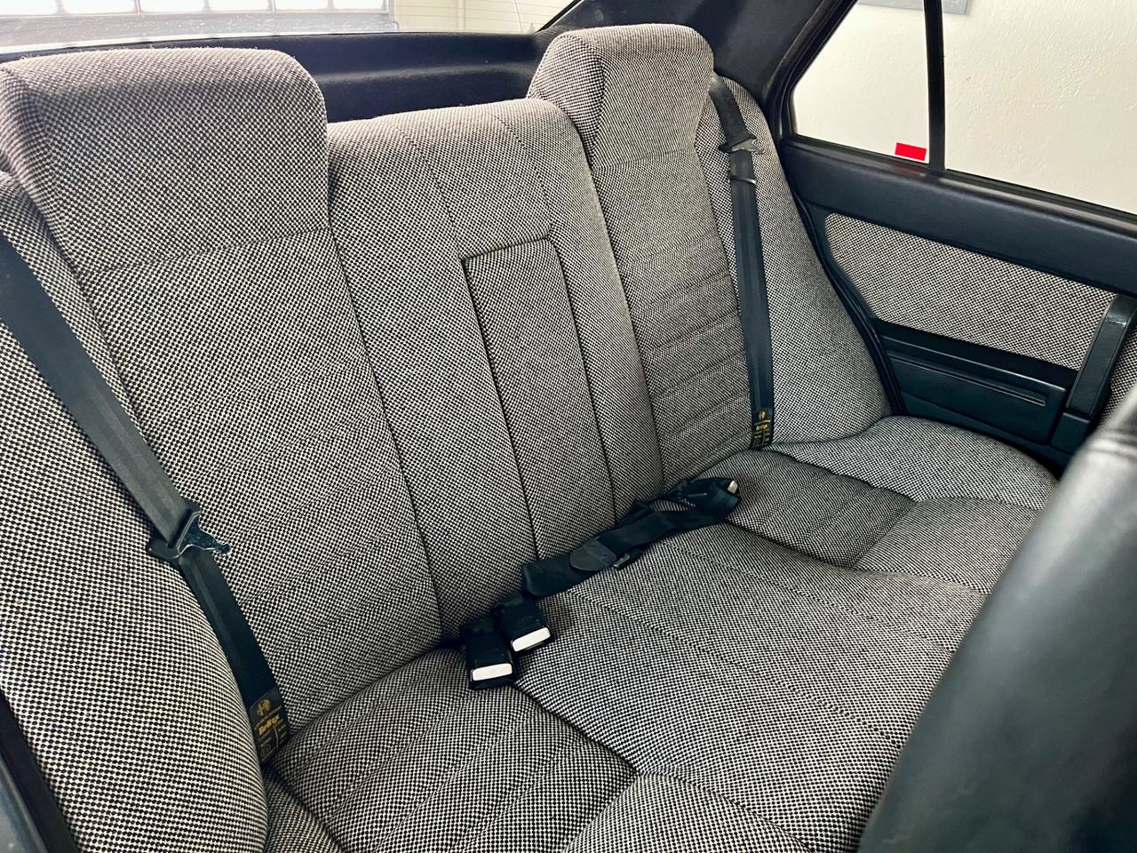 Alfa Romeo 75 2.5 V6 Quadrifoglio Verde - Targa MI