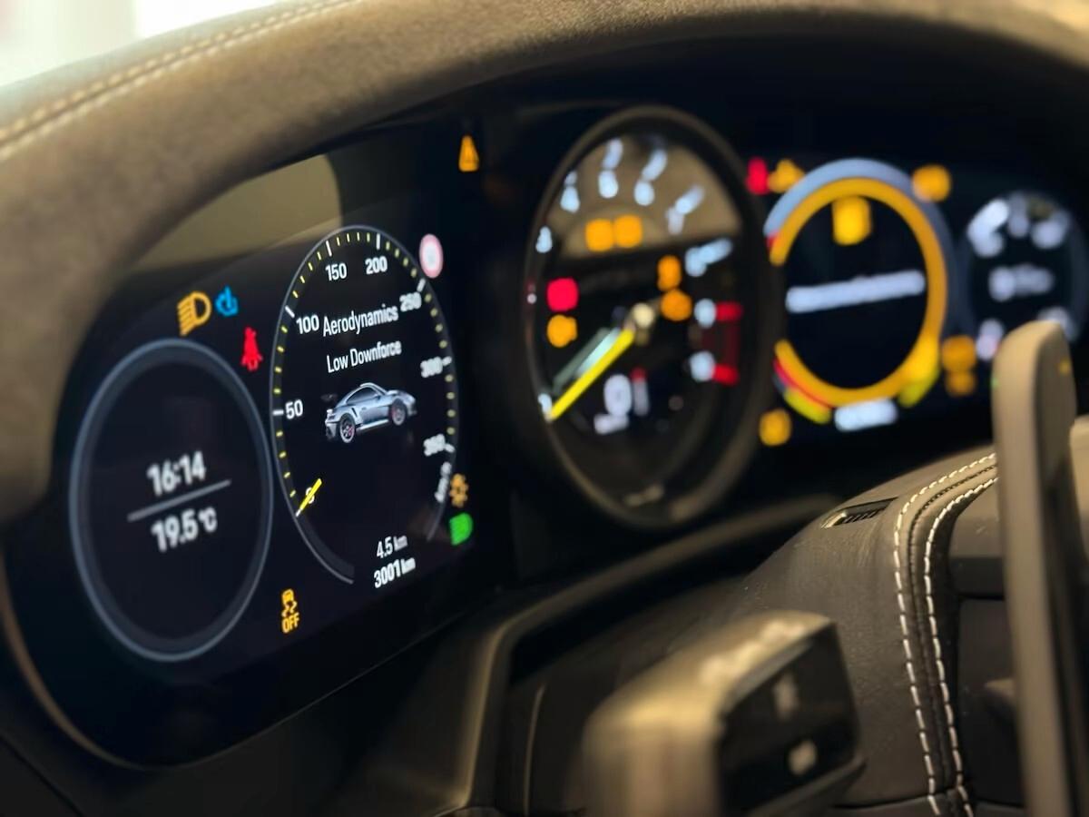 Porsche 911 GT3 RS auto Weissach Pack