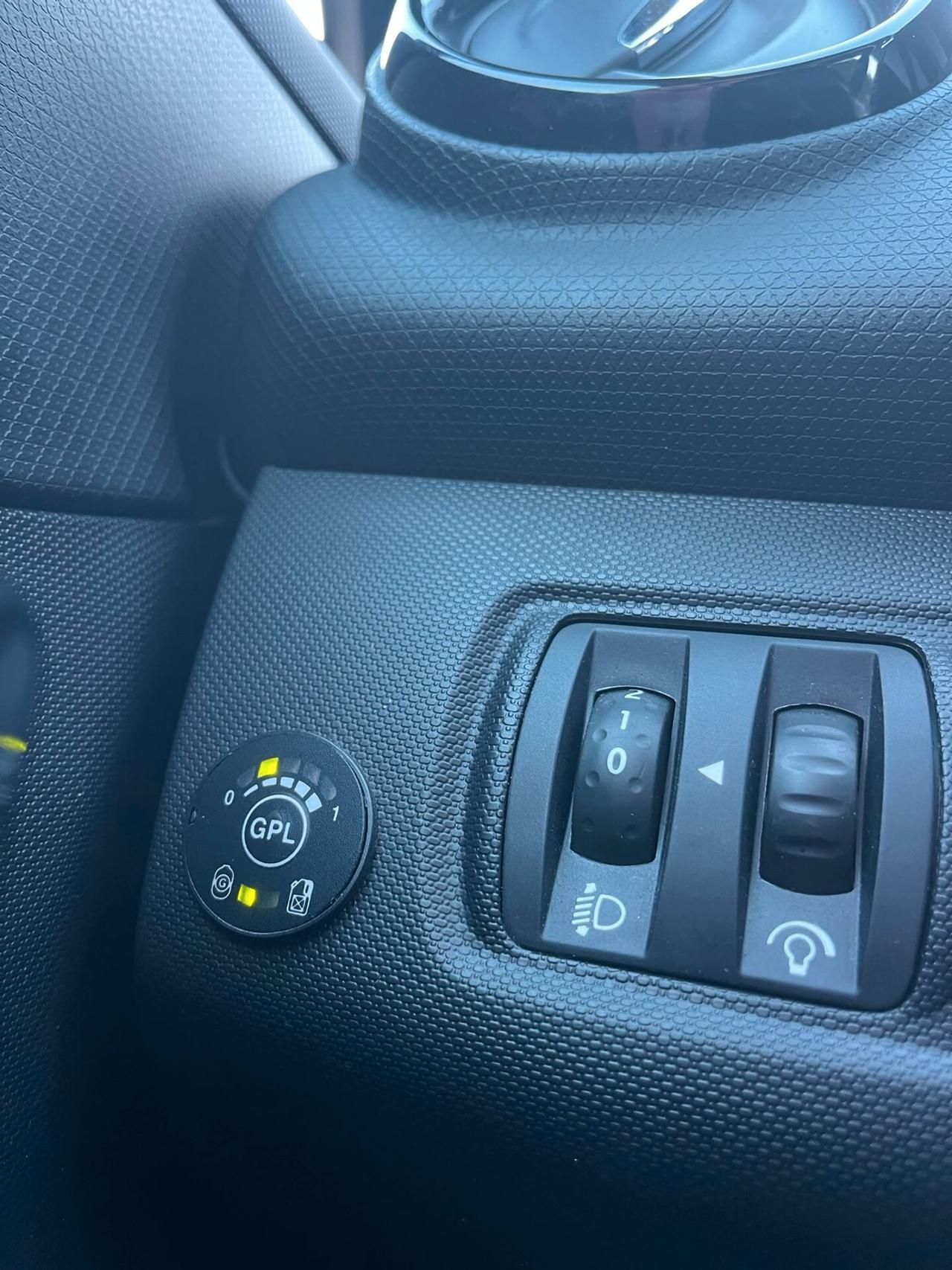 RENAULT CLIO 1.2 GPL X NEOPATENTATI
