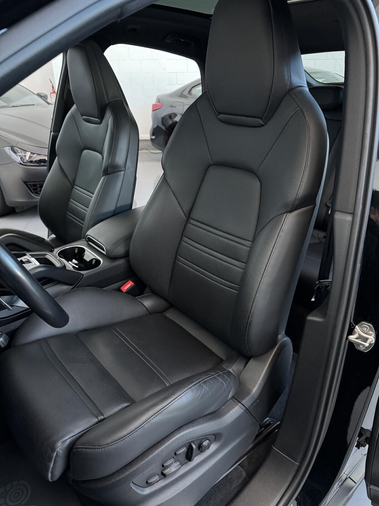 Porsche Cayenne coupè E-Hybrid 3.0cc 340cv Tetto panoramico Iva Esposta