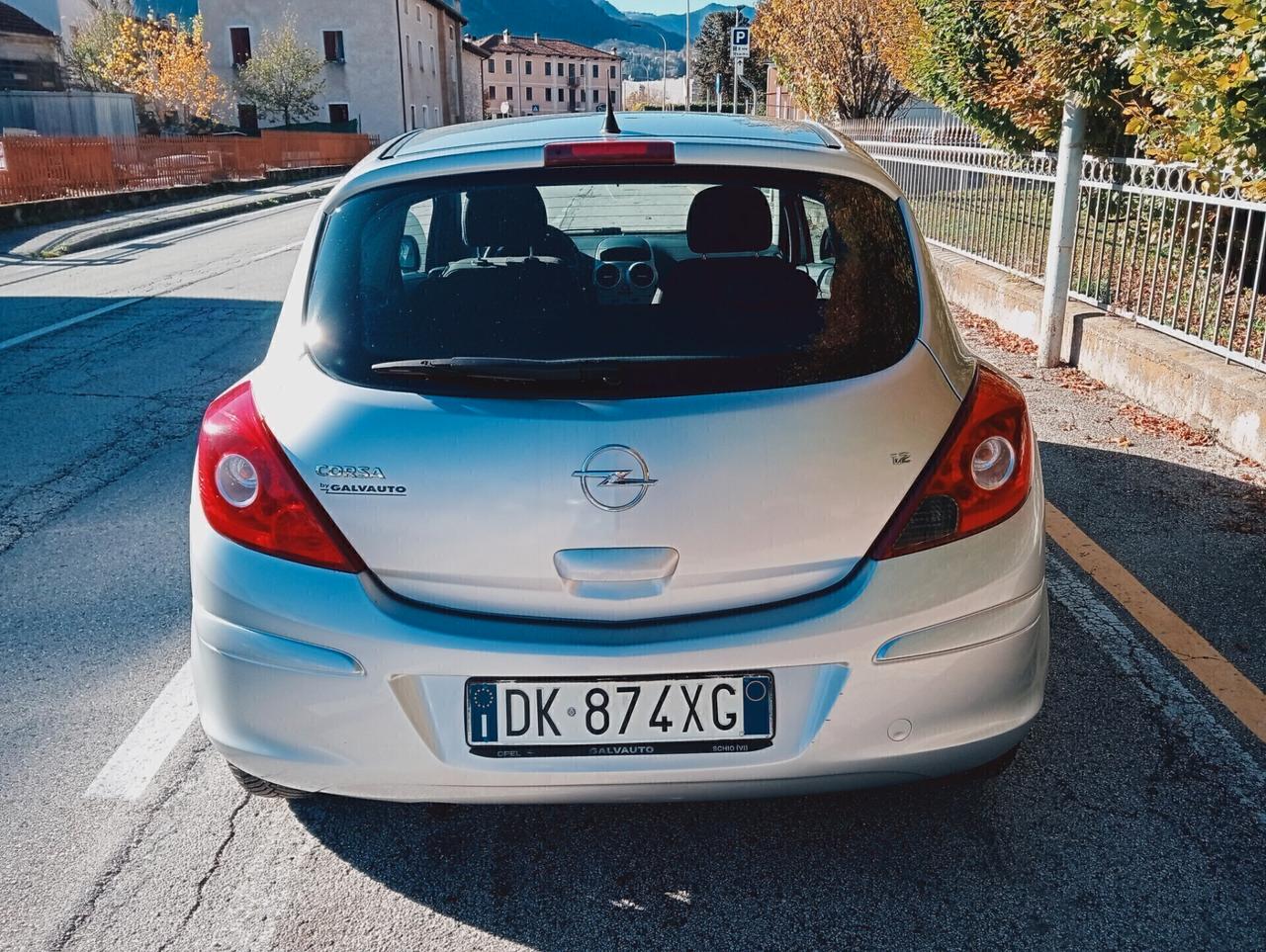 Opel Corsa 1.2 3 porte Easytronic Sport