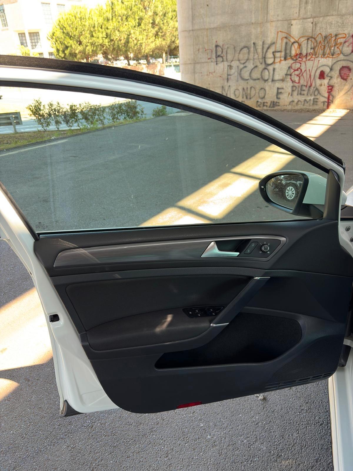 Volkswagen Golf 1.6 TDI 115 CV 5p R line