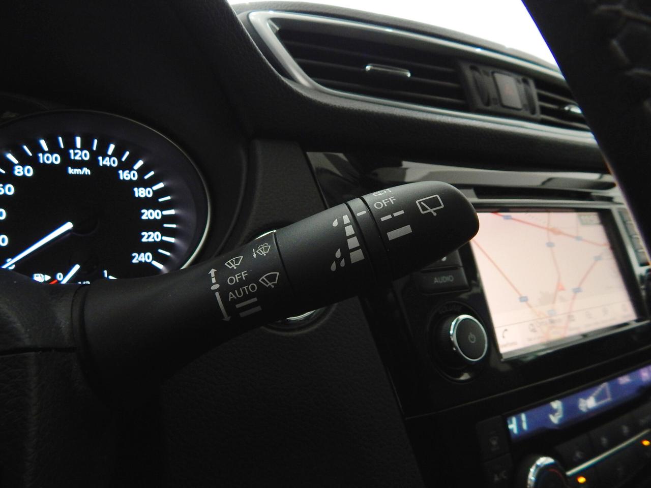 Nissan Qashqai 1.5 dci Tekna 115cv dct TETTO-NAVI-PELLE-RADAR-LED