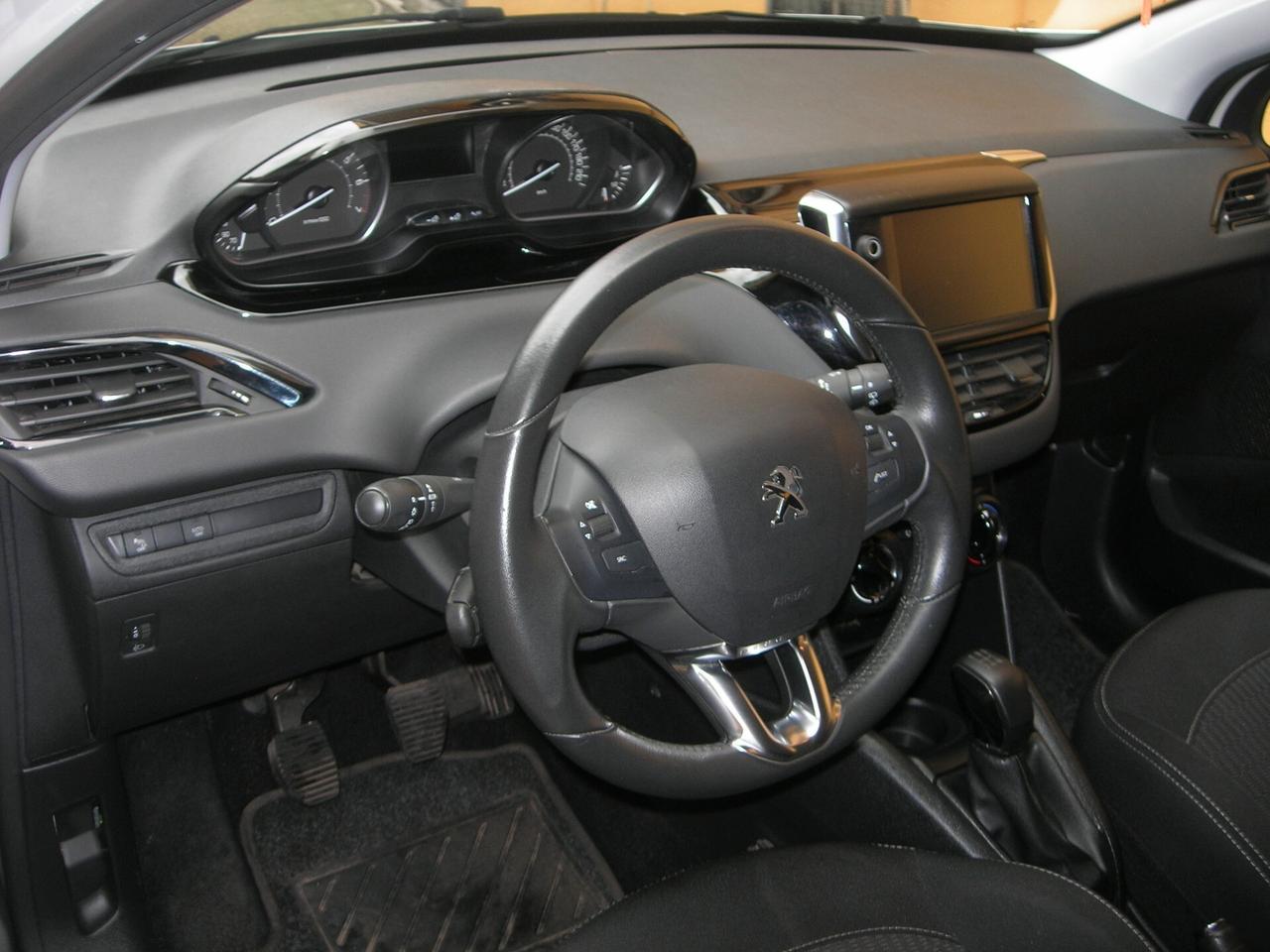 Peugeot 208 PureTech 82 5 porte Allure