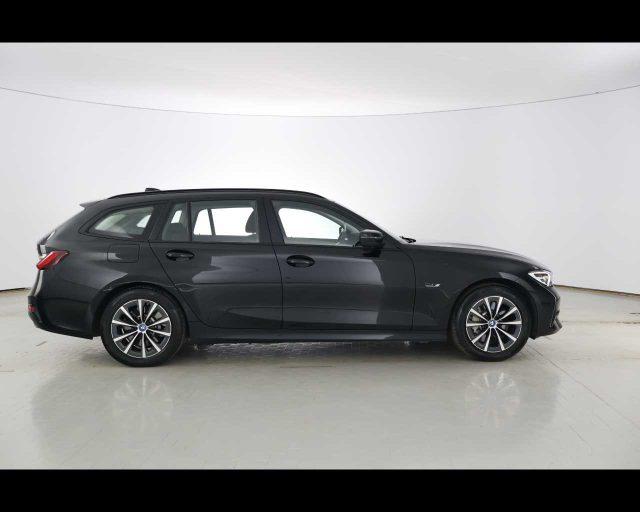 BMW 330 e Touring Business Advantage