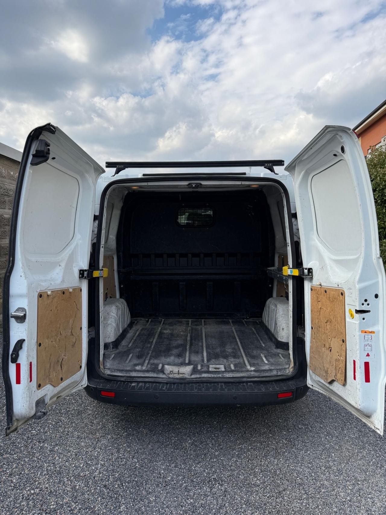 Ford Transit Custom 2.0 TDCi 6 posti