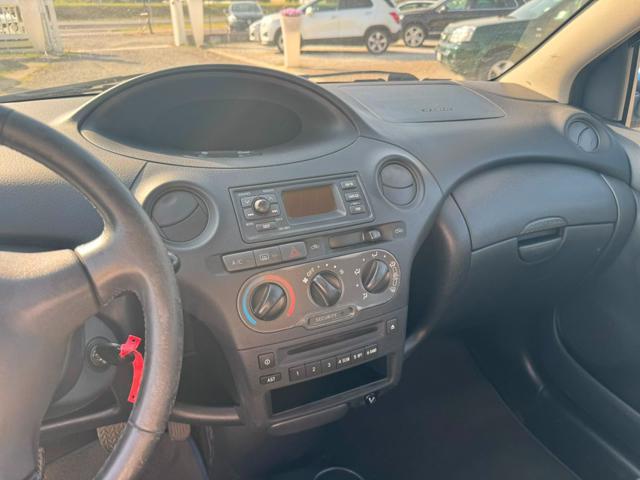 TOYOTA Yaris 1.0i 16V cat 5 porte Sol