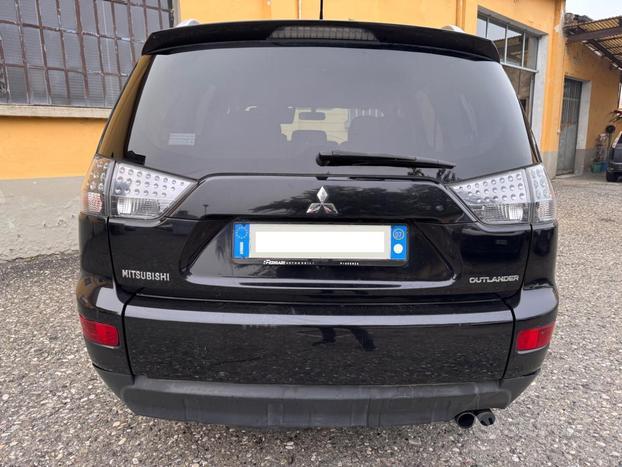 MITSUBISHI Outlander 7 posti 2.0 DI-D Intense DP