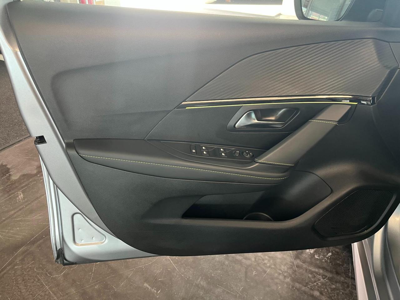 Peugeot 208 208 1.2 hybrid GT 136cv e-dcs 6