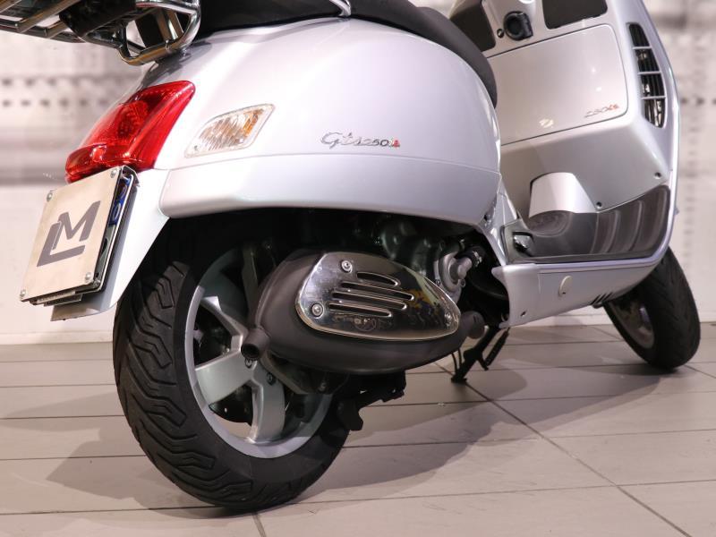 Piaggio Vespa GTS 250