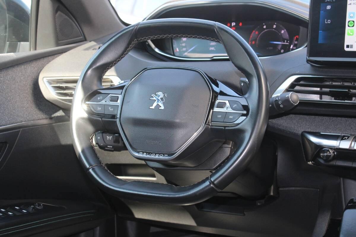 Peugeot 3008 II 1.5 bluehdi Allure Pack s&s 130cv AUTO con CarPlay