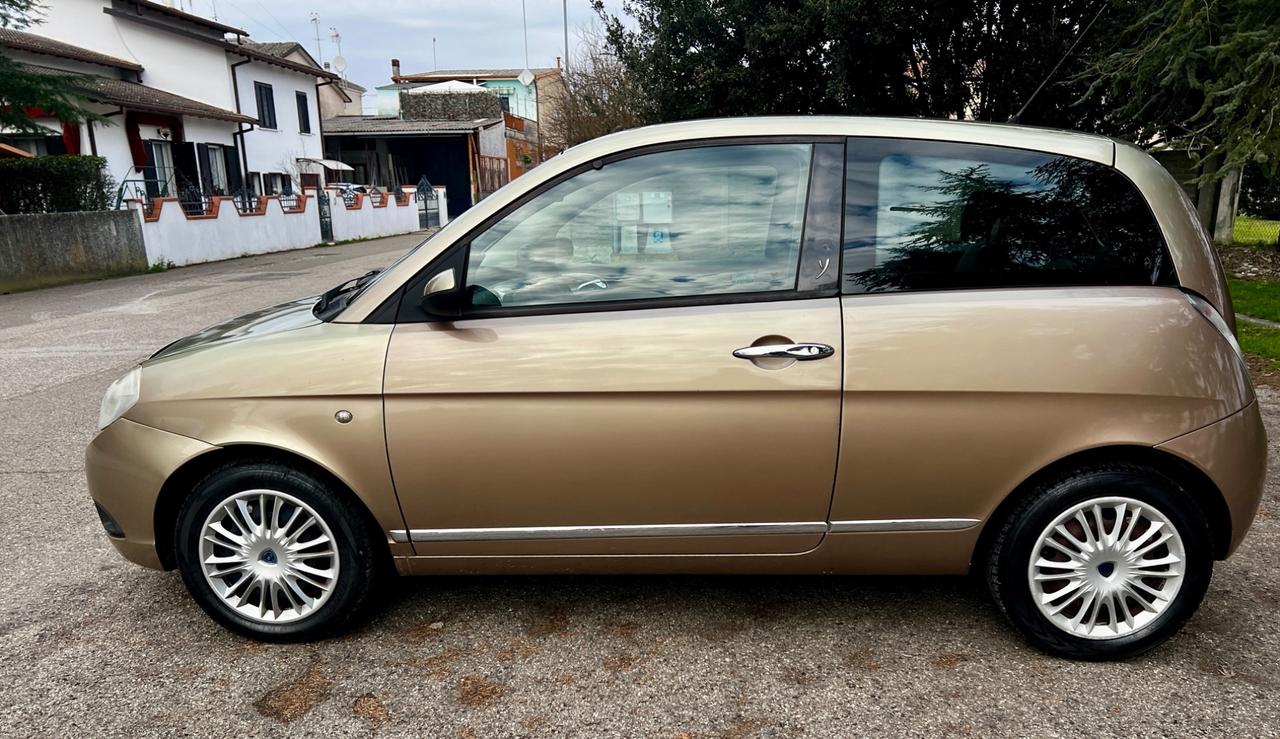 Lancia Ypsilon 1.4 Platino