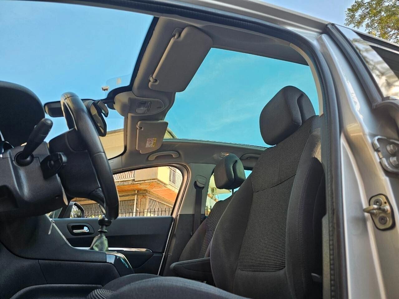Peugeot 5008 1.6 Diesel Allure 7 Posti – Tetto Panoramico – Navigatore – KM CERTIFICATI