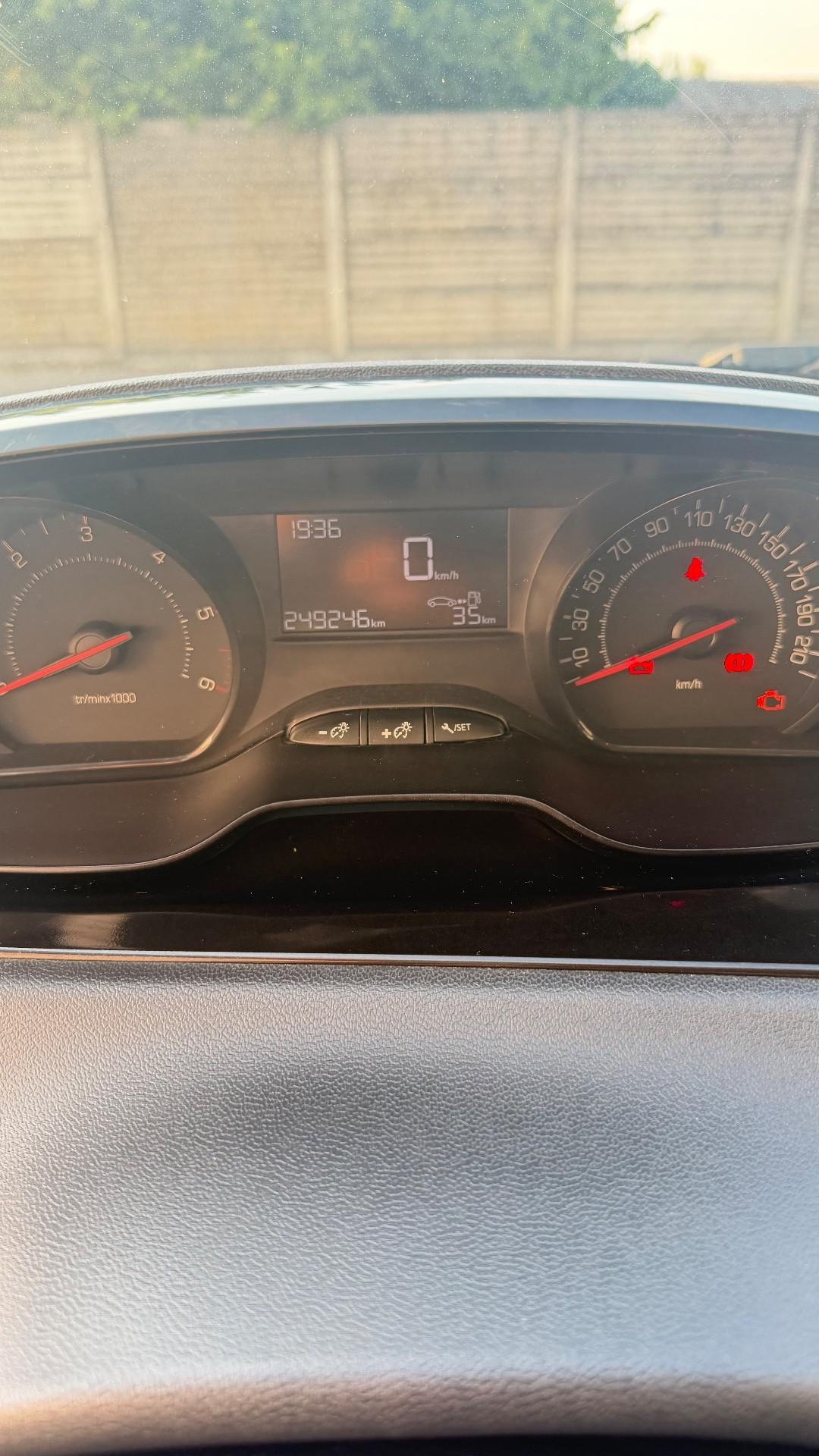 Peugeot 208 VAN AUTOCARRO IVA ESPOSTA