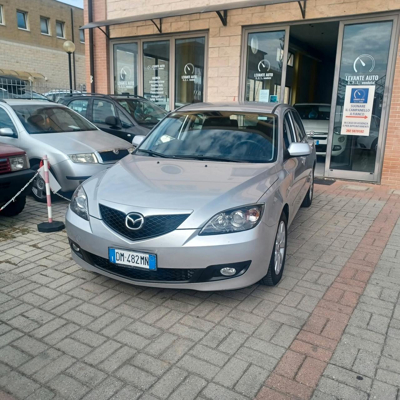 110.118 MAZDA 3 SEMBRA NUOVA OK NEOPATENTATI