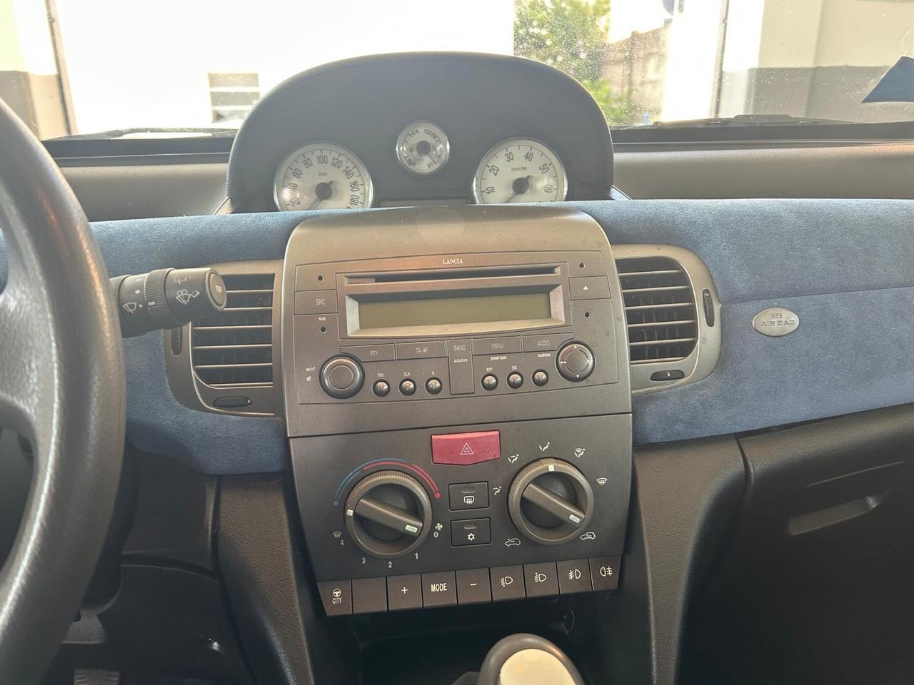 Lancia Ypsilon 1.2 16V Argento