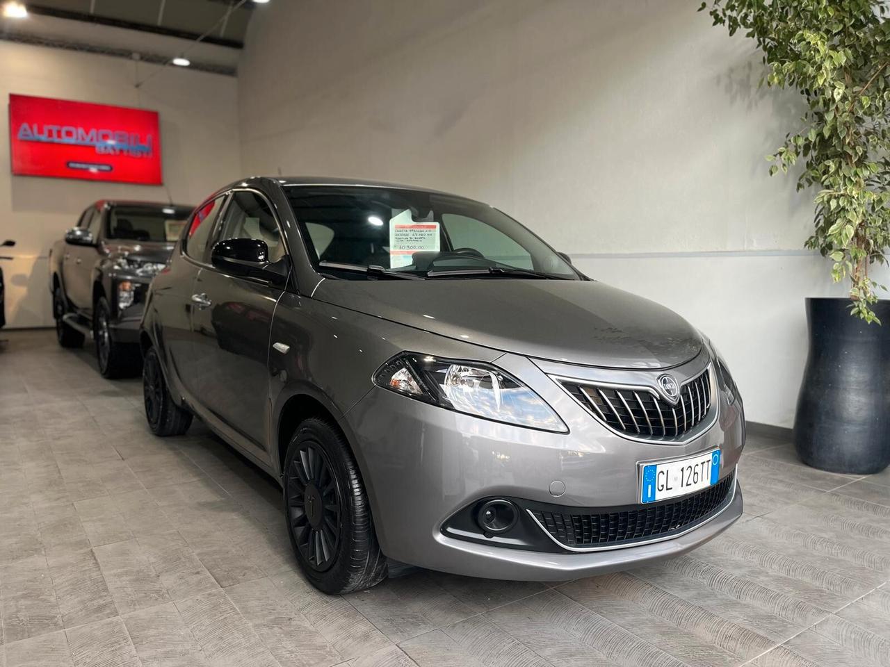 LANCIA YPSILON HYBRID 1.0 ECOCHIC *43MILAKM* *UNICOPRO*