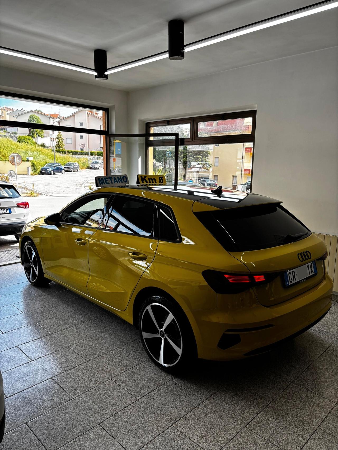 Audi A3 SPB 30 g-tron S tronic S line edition NUOVA GIALLO PITONE