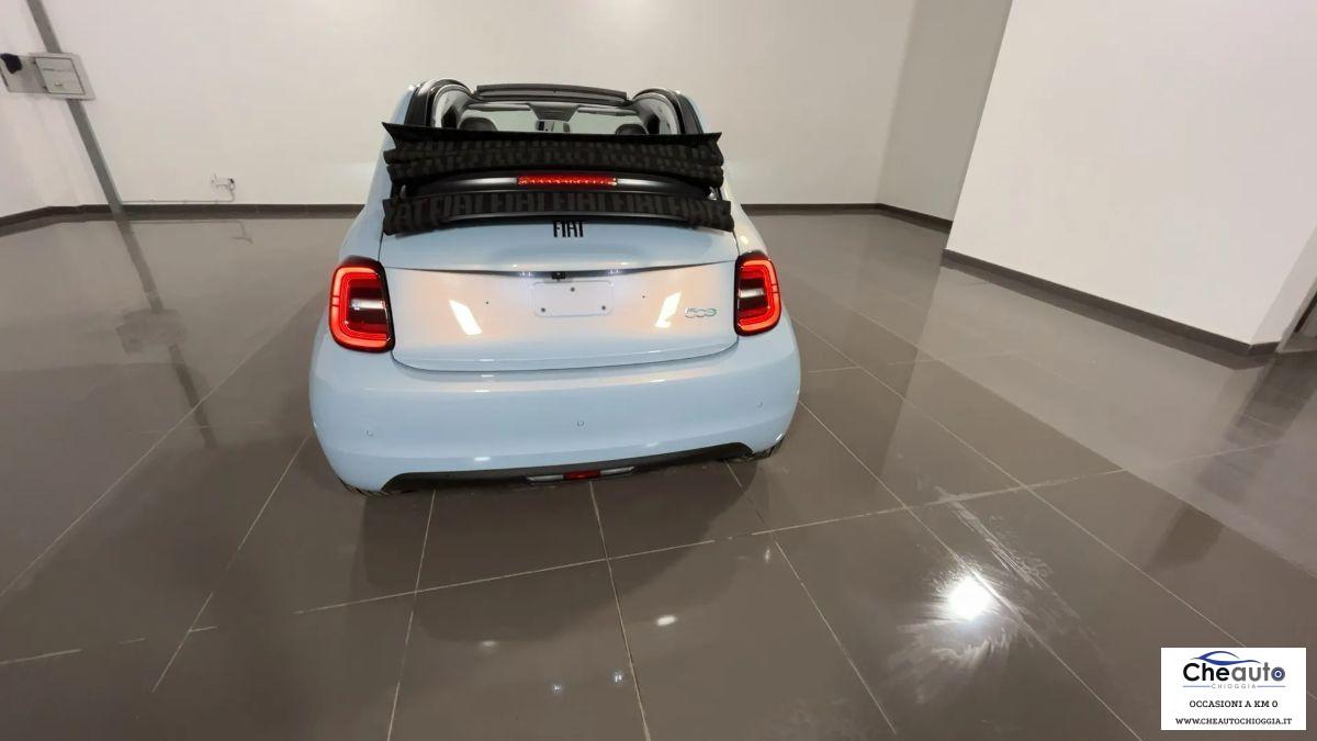 FIAT - 500 E - 500 La Prima Berlina
