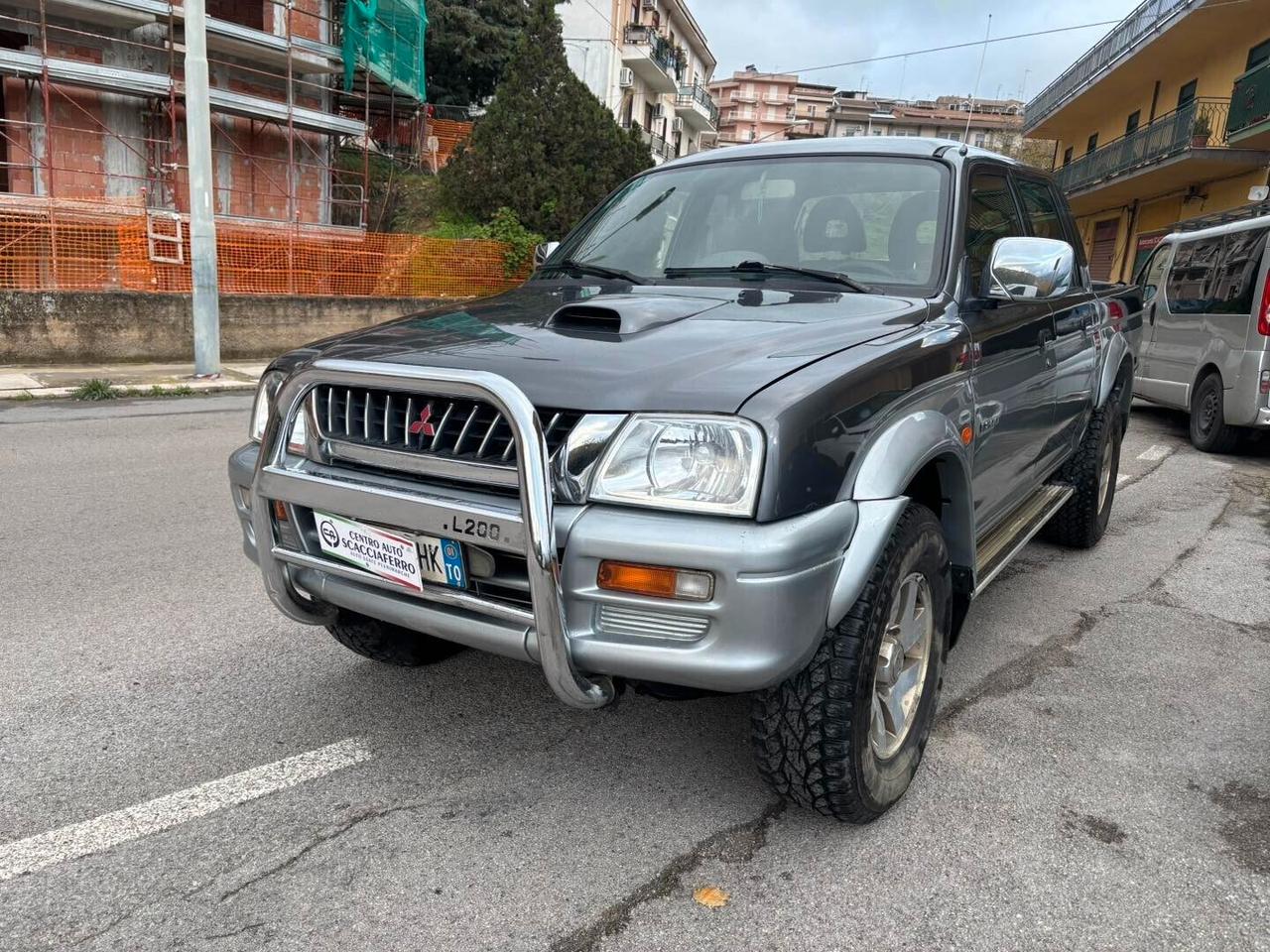 Mitsubishi L200 2.5 TDI 4WD Club Cab Pick-up GLX