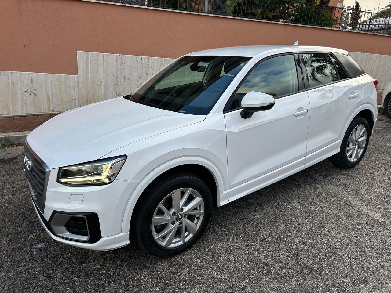 Audi Q2 1.6 TDI Sport strafull !!!!!